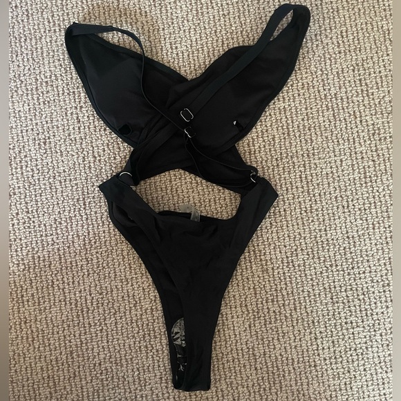 Black One-Piece Bathing Suit 🖤 - Picture 4 of 6